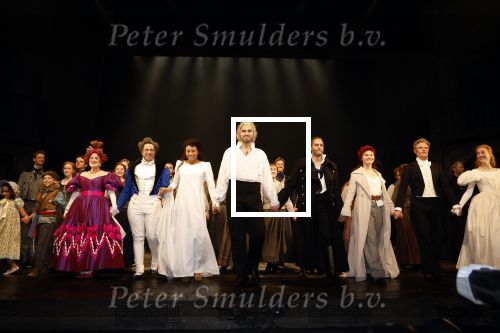 Amsterdam 5 maart 2023
Premiere les Miserables in Carre.
cast met  oa Milan van Waardenburg  Vajen v d Bosch Freek Bartels . 
Cameron Mackintosch kwam ook kijken