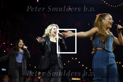 Amsterdam 11 maart 2023
Holland zingt Hazes in het ziggo dome.
Jeroen v d Boom Samantha Steenwijk Waylon Karsu John de Bever Og3ne Gerard Joling en Jamai maken er een geweldige show van .
Gasten aanwezig oa Rachel Hazes Wesley Sneijder en Guido den Aantrekker met zijn vrouw Tiffany.