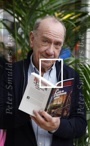 Amsterdam 22 februari 2023
Peter Romer signeert zijn nieuwste Baantjer boek op de huishoudbeurs.