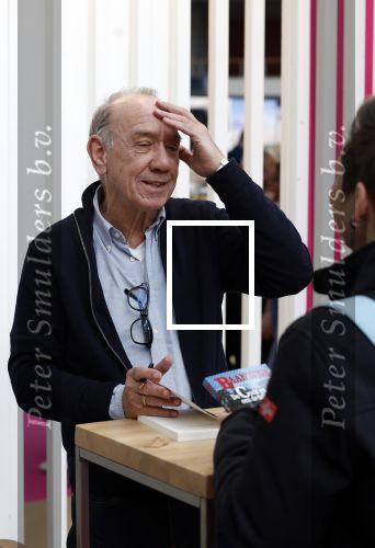 Amsterdam 22 februari 2023
Peter Romer signeert zijn nieuwste Baantjer boek op de huishoudbeurs.
