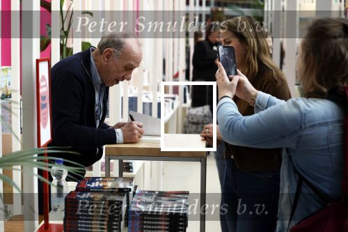 Amsterdam 22 februari 2023
Peter Romer signeert zijn nieuwste Baantjer boek op de huishoudbeurs.