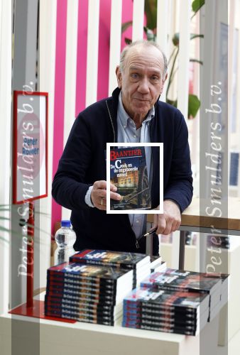 Amsterdam 22 februari 2023
Peter Romer signeert zijn nieuwste Baantjer boek op de huishoudbeurs.