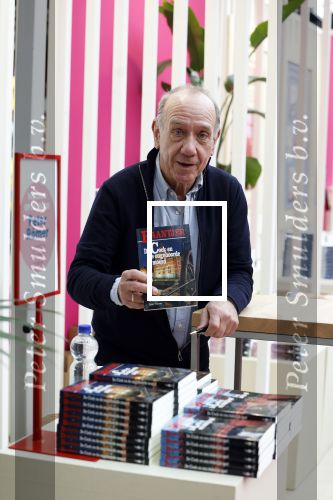 Amsterdam 22 februari 2023
Peter Romer signeert zijn nieuwste Baantjer boek op de huishoudbeurs.