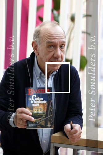 Amsterdam 22 februari 2023
Peter Romer signeert zijn nieuwste Baantjer boek op de huishoudbeurs.