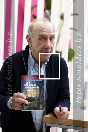 Amsterdam 22 februari 2023
Peter Romer signeert zijn nieuwste Baantjer boek op de huishoudbeurs.