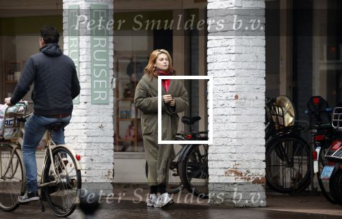 Vinkeveen Abcoude 16 februari 2023
Roxeanne Hazes en haar man Erik Zwennes gaan vanaf hun huis naar Abcoude waar Roxeanne boodschappen doet bij de HEMA