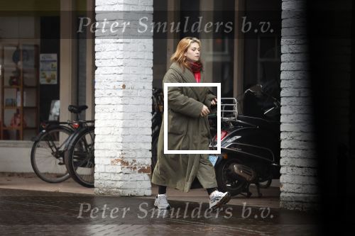 Vinkeveen Abcoude 16 februari 2023
Roxeanne Hazes en haar man Erik Zwennes gaan vanaf hun huis naar Abcoude waar Roxeanne boodschappen doet bij de HEMA