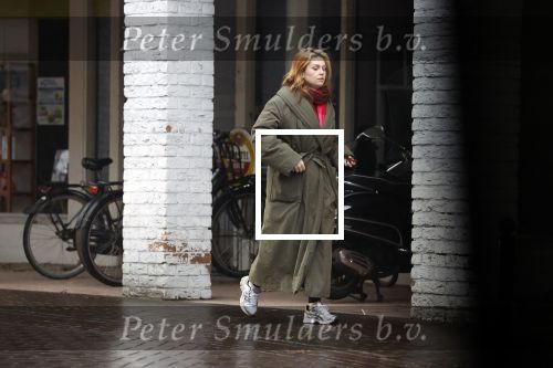 Vinkeveen Abcoude 16 februari 2023
Roxeanne Hazes en haar man Erik Zwennes gaan vanaf hun huis naar Abcoude waar Roxeanne boodschappen doet bij de HEMA