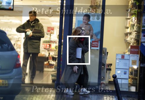 Vinkeveen Abcoude 16 februari 2023
Roxeanne Hazes en haar man Erik Zwennes gaan vanaf hun huis naar Abcoude waar Roxeanne boodschappen doet bij de HEMA