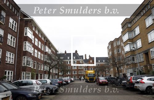 Amsterdam 8 maart 2023
Thierry Baudet zijn nieuwe huis wordt inmiddels met meerdere camera\'s in de straat beveiligd.