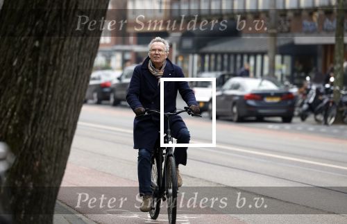 Amsterdam 21 februari 2023
Tom Egbers op de fiets in Amsterdam zuid.