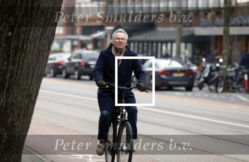 Amsterdam 21 februari 2023
Tom Egbers op de fiets in Amsterdam zuid.