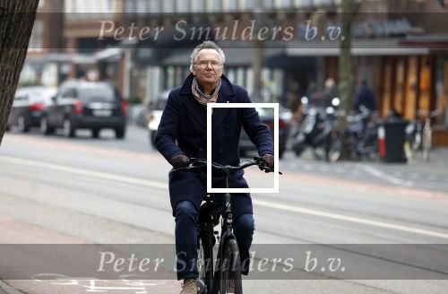 Amsterdam 21 februari 2023
Tom Egbers op de fiets in Amsterdam zuid.
