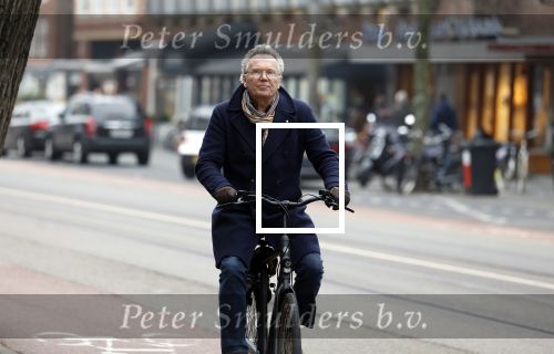 Amsterdam 21 februari 2023
Tom Egbers op de fiets in Amsterdam zuid.