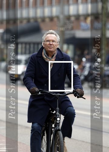 Amsterdam 21 februari 2023
Tom Egbers op de fiets in Amsterdam zuid.