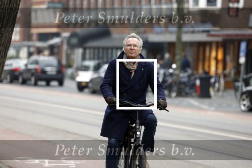 Amsterdam 21 februari 2023
Tom Egbers op de fiets in Amsterdam zuid.