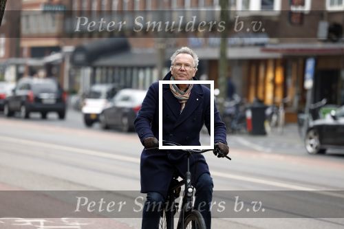 Amsterdam 21 februari 2023
Tom Egbers op de fiets in Amsterdam zuid.