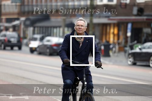 Amsterdam 21 februari 2023
Tom Egbers op de fiets in Amsterdam zuid.