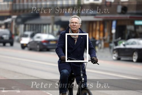 Amsterdam 21 februari 2023
Tom Egbers op de fiets in Amsterdam zuid.