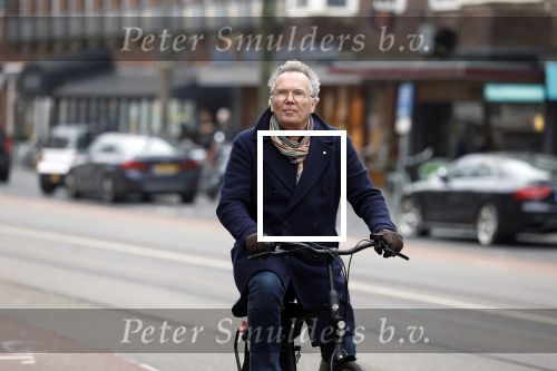 Amsterdam 21 februari 2023
Tom Egbers op de fiets in Amsterdam zuid.