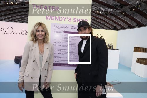 Amsterdam 18 februari 2023
Wendy v Dijk op de huishoudbeurs in de RAI met Mari v d Ven