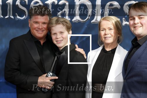 Amsterdam 5 maart 2023
Premiere les Miserables in Carre.
Wolter Kroes en zij nvrouw Tessa en zoons kwam naar hun zus/dochter Pamela Kroes kijken