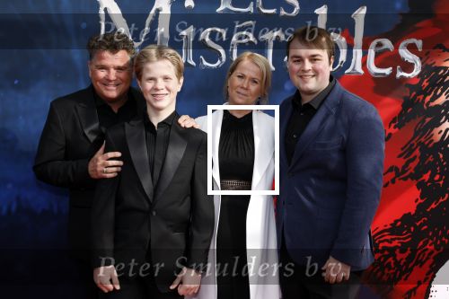 Amsterdam 5 maart 2023
Premiere les Miserables in Carre.
Wolter Kroes en zij nvrouw Tessa en zoons kwam naar hun zus/dochter Pamela Kroes kijken