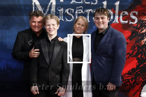 Amsterdam 5 maart 2023
Premiere les Miserables in Carre.
Wolter Kroes en zij nvrouw Tessa en zoons kwam naar hun zus/dochter Pamela Kroes kijken