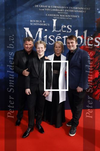Amsterdam 5 maart 2023
Premiere les Miserables in Carre.
Wolter Kroes en zij nvrouw Tessa en zoons kwam naar hun zus/dochter Pamela Kroes kijken
