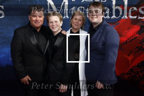 Amsterdam 5 maart 2023
Premiere les Miserables in Carre.
Wolter Kroes en zij nvrouw Tessa en zoons kwam naar hun zus/dochter Pamela Kroes kijken