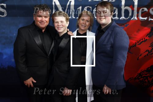 Amsterdam 5 maart 2023
Premiere les Miserables in Carre.
Wolter Kroes en zij nvrouw Tessa en zoons kwam naar hun zus/dochter Pamela Kroes kijken