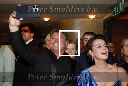 Amsterdam 5 maart 2023
Premiere les Miserables in Carre.
Wolter Kroes en zij nvrouw Tessa en zoons kwam naar hun zus/dochter Pamela Kroes kijken .
Wolter met zijn ex vrouw