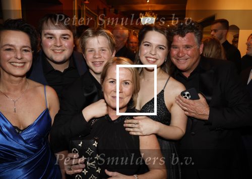 Amsterdam 5 maart 2023
Premiere les Miserables in Carre.
Wolter Kroes en zij nvrouw Tessa en zoons kwam naar hun zus/dochter Pamela Kroes kijken .
Ook de ex vrouw van Wolter en moeder van Pamela was aanwezig