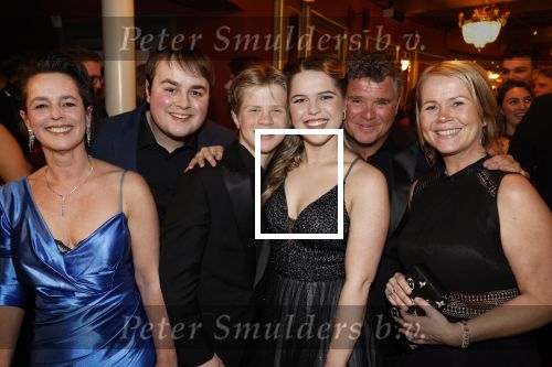 Amsterdam 5 maart 2023
Premiere les Miserables in Carre.
Wolter Kroes en zij nvrouw Tessa en zoons kwam naar hun zus/dochter Pamela Kroes kijken .
Ook de ex vrouw van Wolter en moeder van Pamela was aanwezig