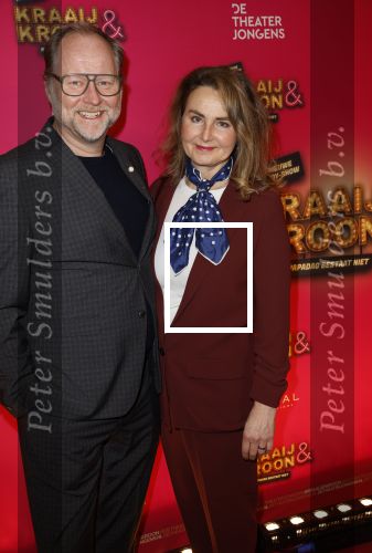 Amstelveen 29 januari 2024
Premiere Kraaij en Kroon van Soy Kroon en Johnny Kraaijkamp in schouwburg in Amstelveen. Ad Knippels met zijn partner