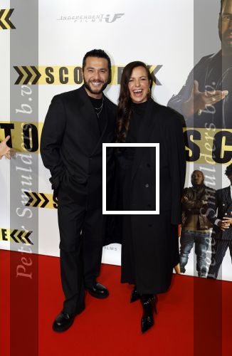 Amsterdam 29 januari 2024
Premiere Scotoe in Tuschinski met oa in de cast Sinan Eroglu Mohammed Chara Rose Bertram Said Boumazoughe Melisa Asli Pamuk Ferdi Stofmeel Daphne Deckers Emma Deckers en Oscar Aerts. Alkan Coklu met vriendin Yeliz Cicek