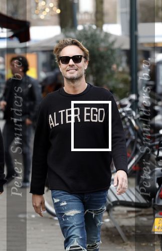 Amsterdam 20 januari 2024
Bas Smit en Zeus met Alter Ego truien op de cornelis schuytstraat