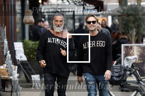 Amsterdam 20 januari 2024
Bas Smit en Zeus met Alter Ego truien op de cornelis schuytstraat