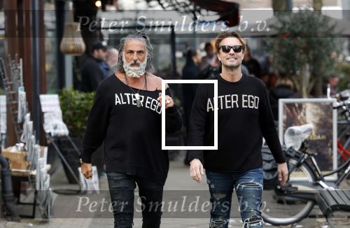 Amsterdam 20 januari 2024
Bas Smit en Zeus met Alter Ego truien op de cornelis schuytstraat