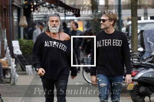 Amsterdam 20 januari 2024
Bas Smit en Zeus met Alter Ego truien op de cornelis schuytstraat
