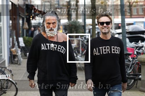 Amsterdam 20 januari 2024
Bas Smit en Zeus met Alter Ego truien op de cornelis schuytstraat
