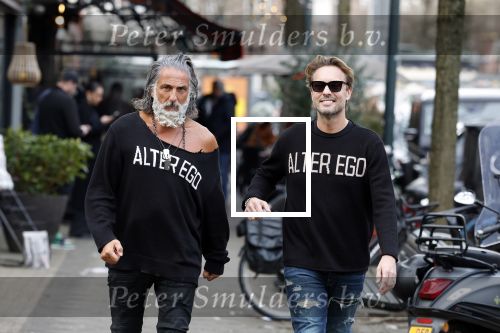 Amsterdam 20 januari 2024
Bas Smit en Zeus met Alter Ego truien op de cornelis schuytstraat