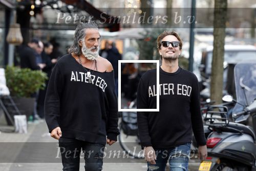 Amsterdam 20 januari 2024
Bas Smit en Zeus met Alter Ego truien op de cornelis schuytstraat
