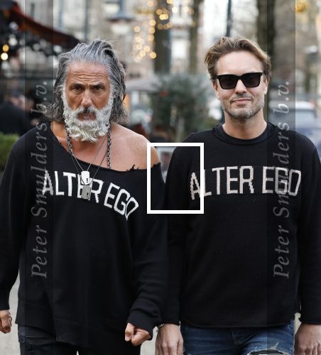 Amsterdam 20 januari 2024
Bas Smit en Zeus met Alter Ego truien op de cornelis schuytstraat