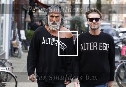 Amsterdam 20 januari 2024
Bas Smit en Zeus met Alter Ego truien op de cornelis schuytstraat