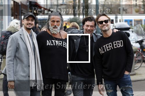 Amsterdam 20 januari 2024
Bas Smit en Zeus met Alter Ego truien op de cornelis schuytstraat