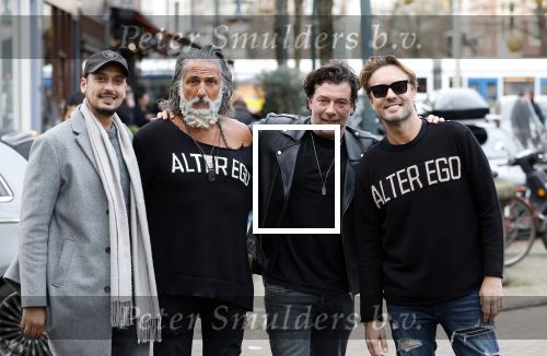Amsterdam 20 januari 2024
Bas Smit en Zeus met Alter Ego truien op de cornelis schuytstraat