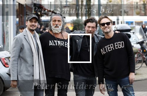 Amsterdam 20 januari 2024
Bas Smit en Zeus met Alter Ego truien op de cornelis schuytstraat