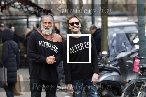 Amsterdam 20 januari 2024
Bas Smit en Zeus met Alter Ego truien op de cornelis schuytstraat