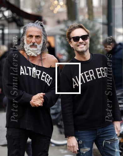 Amsterdam 20 januari 2024
Bas Smit en Zeus met Alter Ego truien op de cornelis schuytstraat